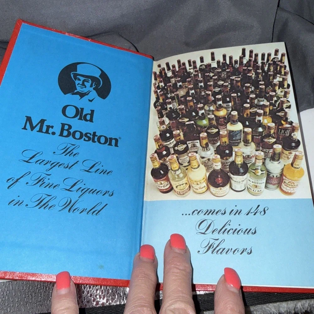 Old Mr. Boston Deluxe Official Bartender's Guide 61st Edition 1979 Recipe VG